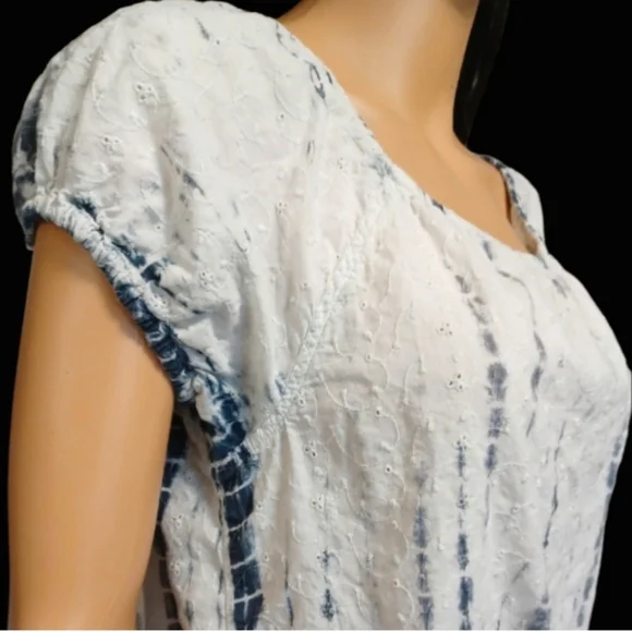 Women's Short Sleeve Size Small Tie Dye and Eyelet Embroidered Shirt - Picture 5 of 14